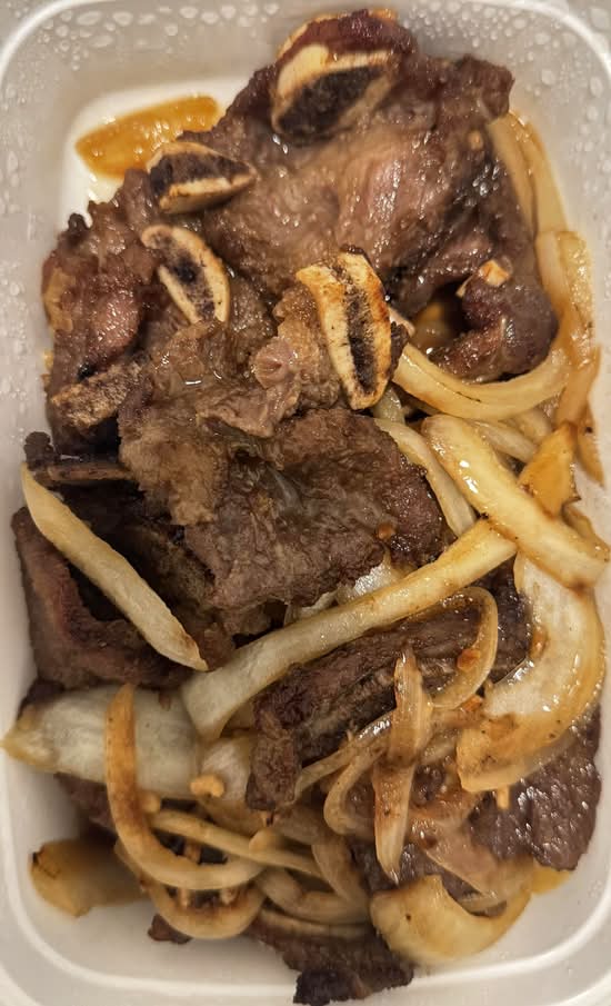 Pan-fried Beef Short Ribs with Onion and Garlic Sauce 美极牛仔骨